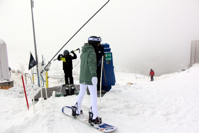 Kartalkaya’da tatilciler kayak keyfi yaşadı