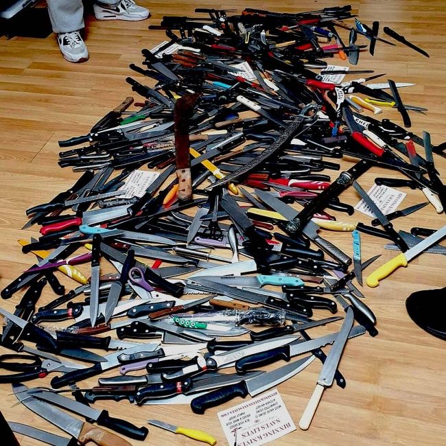 Londra'da artan bıçaklı saldırılara tek başına bayrak açtı