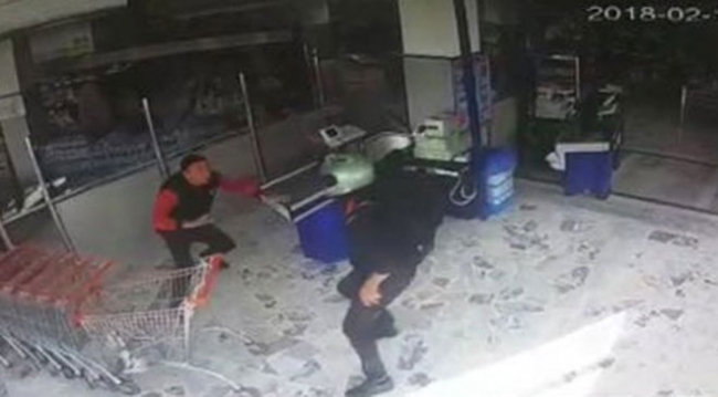 Adana'da oyuncak tabancayla gasp