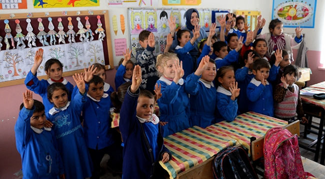 Bakan Kaya: Mazlum insanlara huzur götürmek üzere Afrin'deyiz