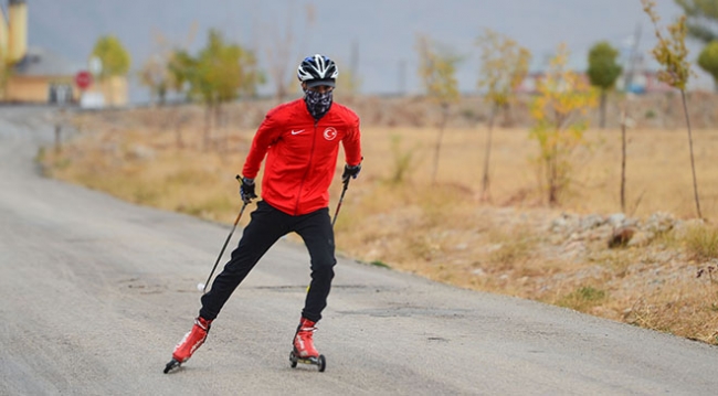 Sokakta kornişle öğrendikleri kayakta şampiyonluk hedefliyorlar
