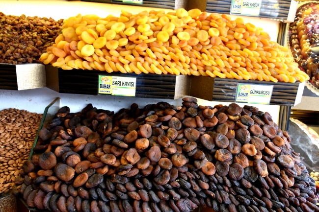 Arının olduğu yerde kayısının kalitesi artıyor