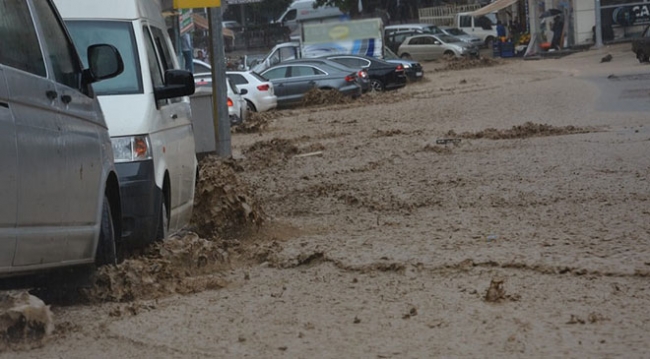 Şiddetli yağışlar birçok ilde sele neden oldu