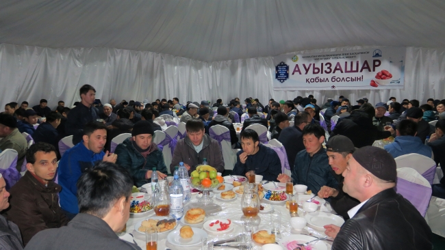 Kazakistan'da ilk iftar yapıldı