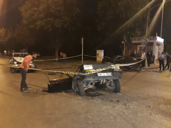 Kağıt gibi ikiye ayrılan otomobilden sağ çıktı