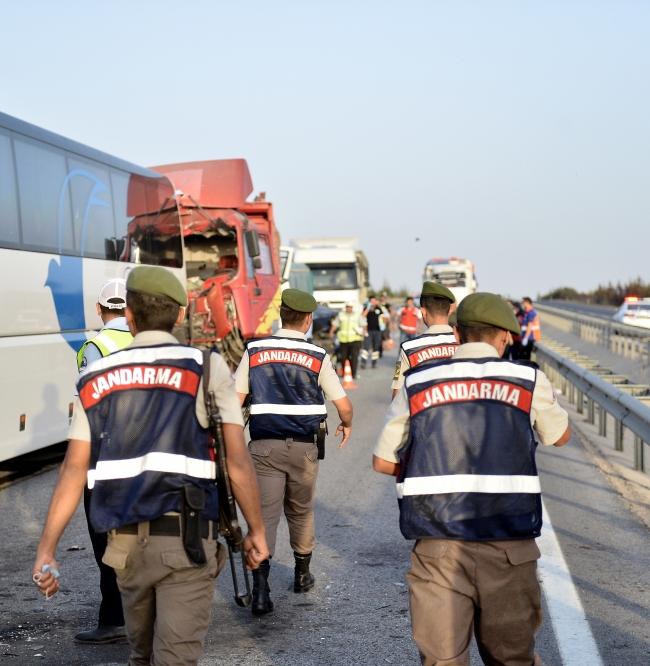 Anız yangını zincirleme kazaya neden oldu