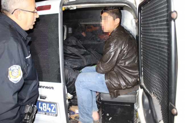 Otomobili çalmak istediler; kaza yapınca yakalandılar