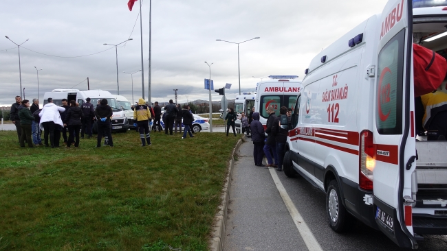 Kırklareli'de öğrenci servisleri çarpıştı: 15 yaralı