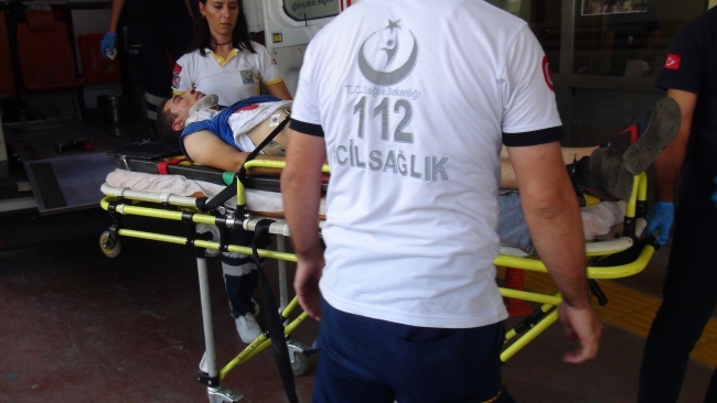 Şanlıurfa'da yolcu minibüsünün devrildiği kazada 21 kişi yaralandı
