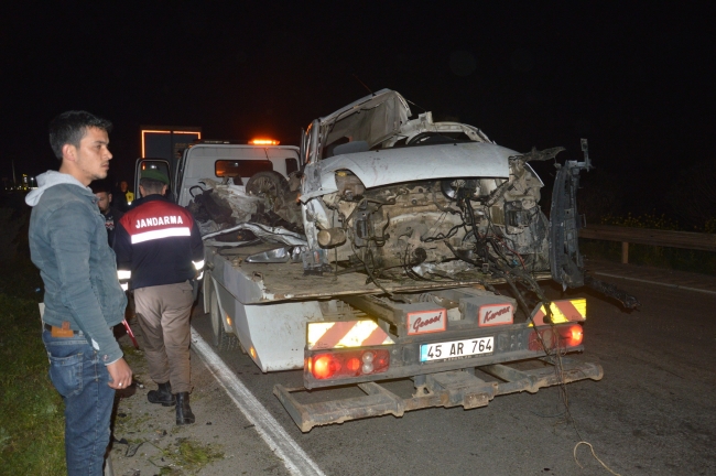 Manisa'da trafik kazası: 1 ölü, 2 yaralı
