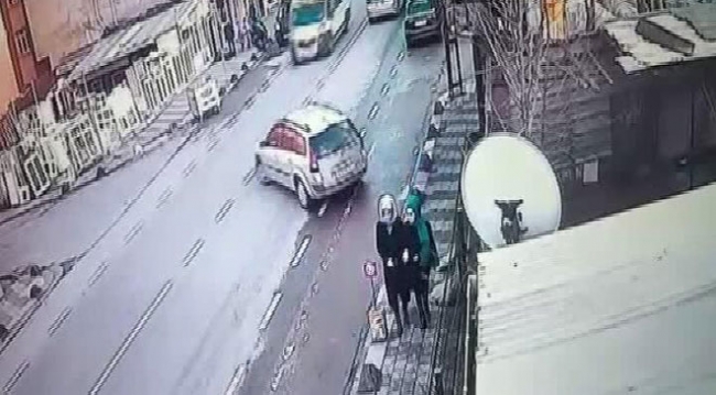 İki genç kız ölümden kıl payı kurtuldu