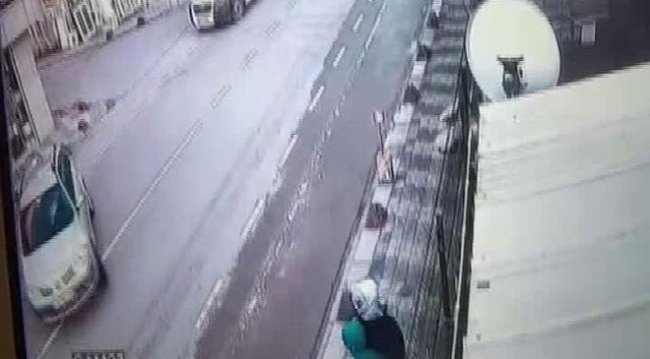 İki genç kız ölümden kıl payı kurtuldu