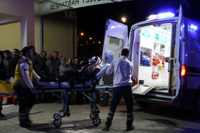 Yolcu otobüsü ile hafriyat kamyonu çarpıştı: 31 yaralı