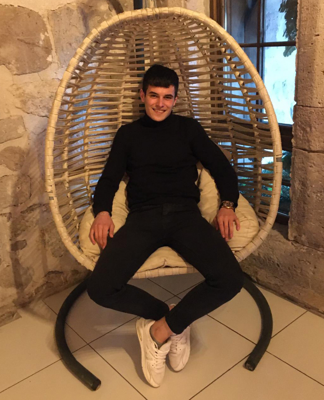 Yaralılara yardım için koşarken aracın altında kalan Samet hayatını kaybetti