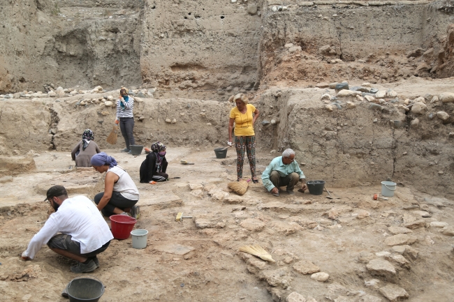 Tarihi mekanları gezmek için 60 yaşında arkeoloji okumaya başladı