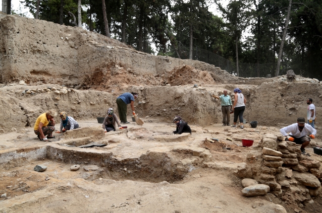 Tarihi mekanları gezmek için 60 yaşında arkeoloji okumaya başladı