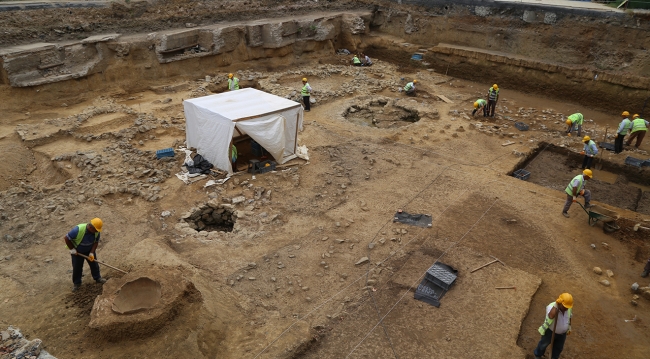 Beşiktaş'taki kazı çalışmaları İstanbul'un tarihine ayna tutuyor