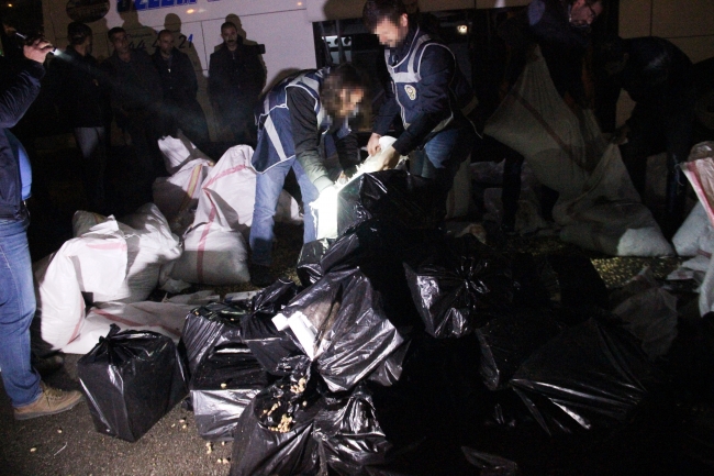 Fıstık çuvalında kaçak sigara ele geçirildi