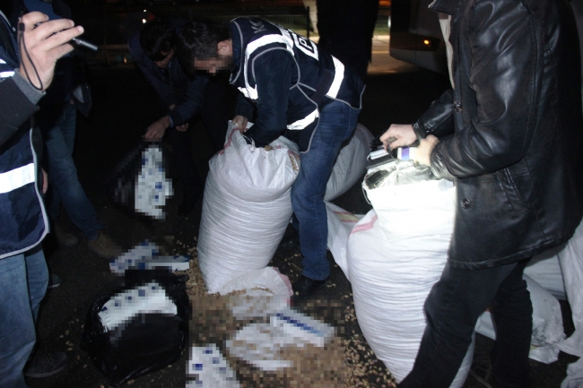 Fıstık çuvalında kaçak sigara ele geçirildi