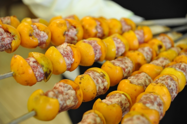 Gaziantep mutfağında yenidünya ve erik meyveleri de, lezzetli yemeklere dönüşüyor