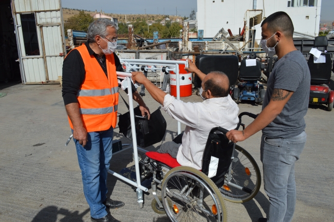 Tasarladığı aletlerle engellilerin yaşamını kolaylaştırıyor