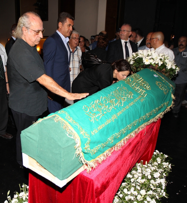 Tiyatro sanatçısı Müşfik Kenter aramızdan ayrılalı 6 yıl oldu