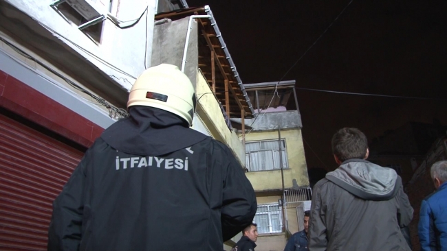 Kağıthane'de üç katlı binada yangın