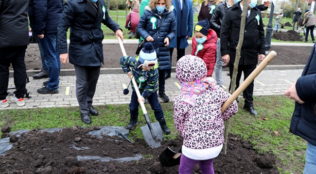 Kiev'de Milli Ağaçlandırma Günü'nde fidan dikildi