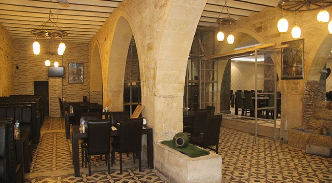 Roketli saldırıda hasar gören restoran yeniden açıldı