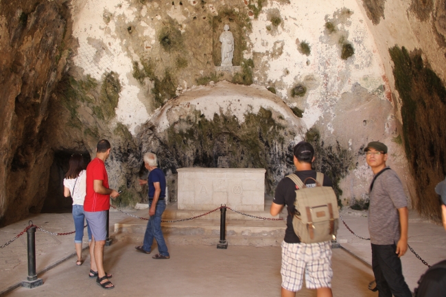 St. Pierre Kilisesi turistlerin ilgi odağı