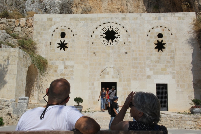 St. Pierre Kilisesi turistlerin ilgi odağı