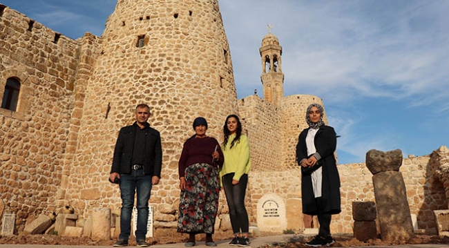 Papazı olmayan kilisenin 40 yıldır bakımını yapıyor