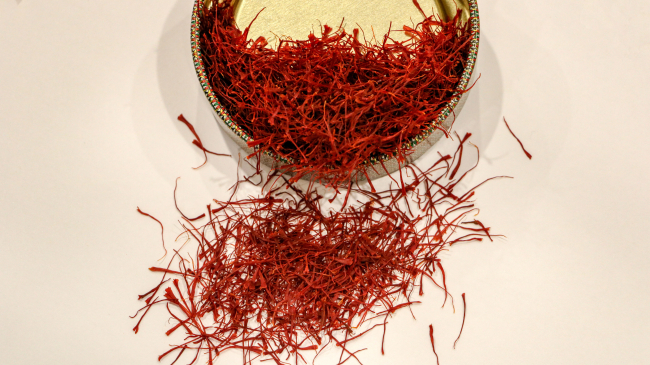 Tüketicilere uyarı: At kılını boyayıp safran diye satıyorlar