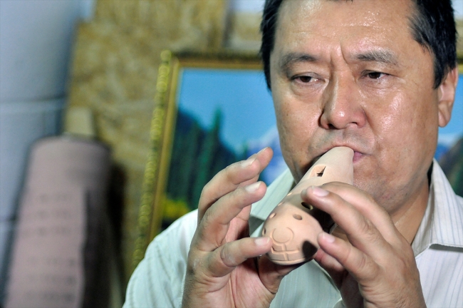 Unutulan Kırgız geleneksel müzik aletleri hayata dönüyor