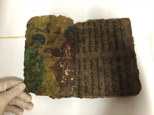 Diyarbakır'da 800 yıllık İbranice kitap ele geçirildi