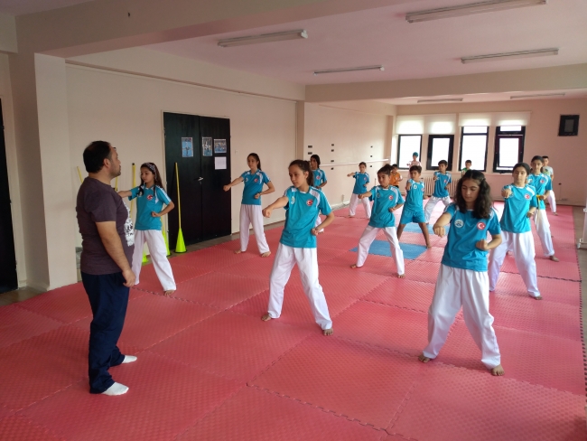 Önce kitap okuyor sonra antrenman yapıyorlar