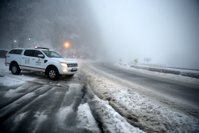 Yolda kalan sürücülere Kızılay ekipleri koştu
