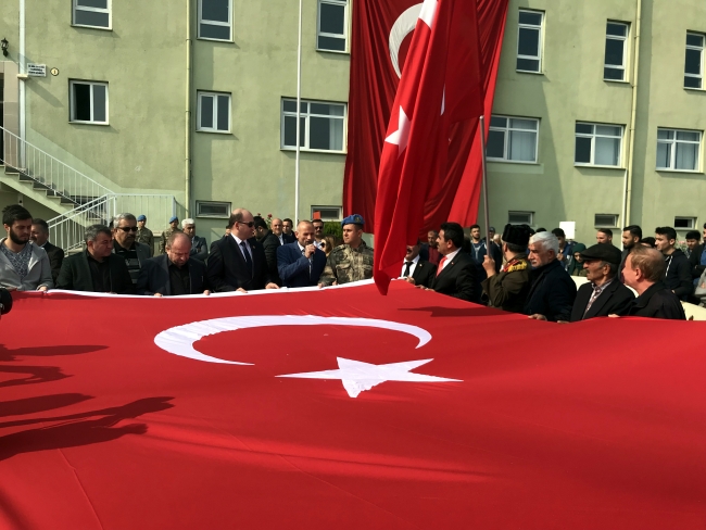 Öğrencilerin yazdığı mektuplar komandolara teslim edildi