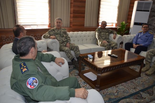 Genelkurmay Başkanı Akar ve komutanlar geceyi Dağlıca'da geçirdi