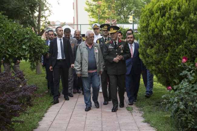 Komutanlardan şehit ailesine taziye ziyareti