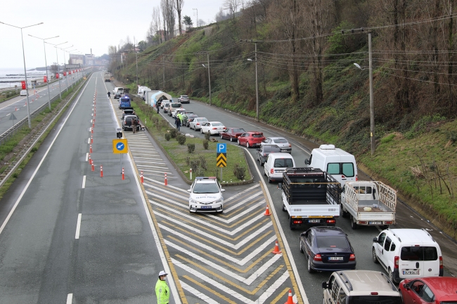Kontrol noktalarını aşmak için WhatsApp grubu kurmuşlar