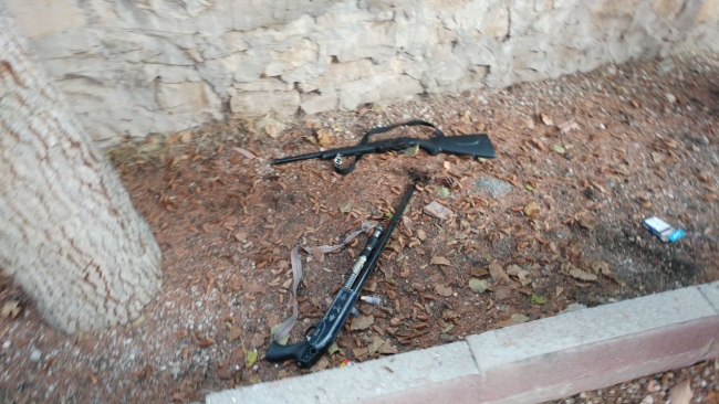 Çaldılar, yağmaladılar, polisle çatışıp kaçtılar