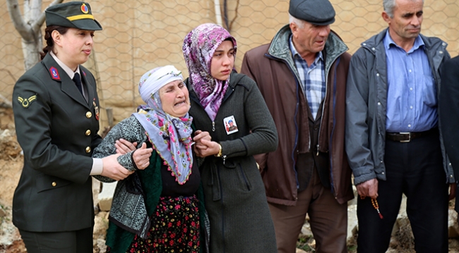 Şanlıurfa'da aracın devrilmesiyle şehit olan Akçal ve Ertaş defnedildi