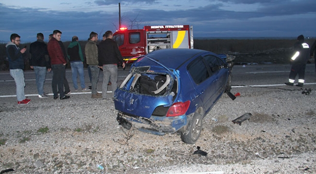 Konya'da otomobil elektrik direğine çarptı: 2 ölü