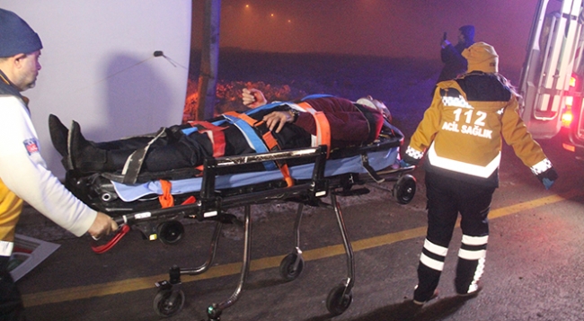 Konya'da yolcu otobüsü refüje devrildi: 11 yaralı var