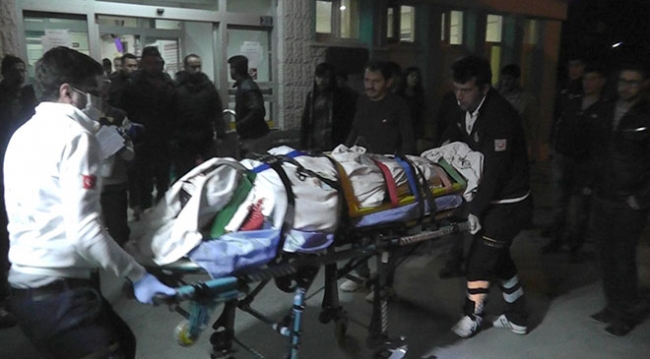 Konya'da otomobil elektrik direğine çarptı: 2 ölü