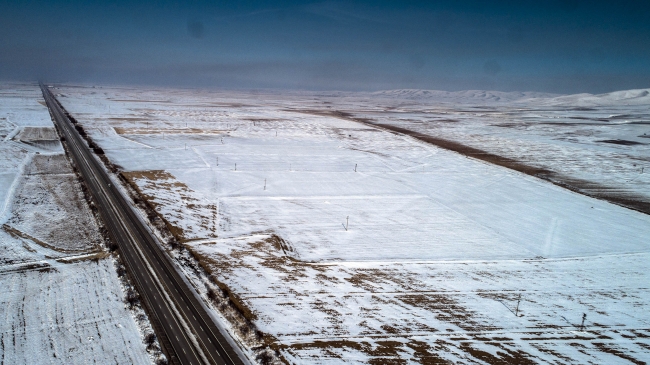 Konya Ovası'na yağan kar çiftçinin yüzünü güldürdü