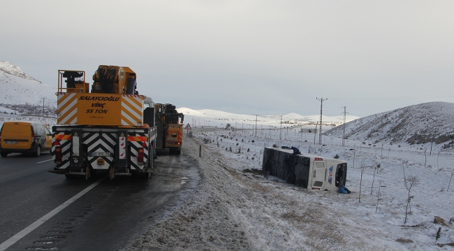 Konya'da yolcu otobüsü şarampole devrildi: 38 yaralı