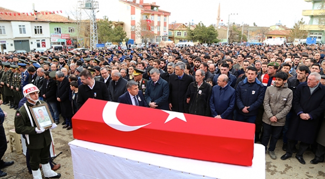 Şanlıurfa'da aracın devrilmesiyle şehit olan Akçal ve Ertaş defnedildi