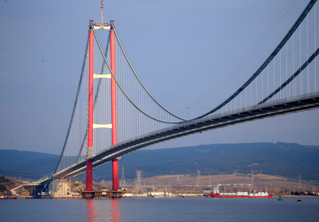 Çanakkale Köprüsü'nün top mermisi figürleri kente ulaştı